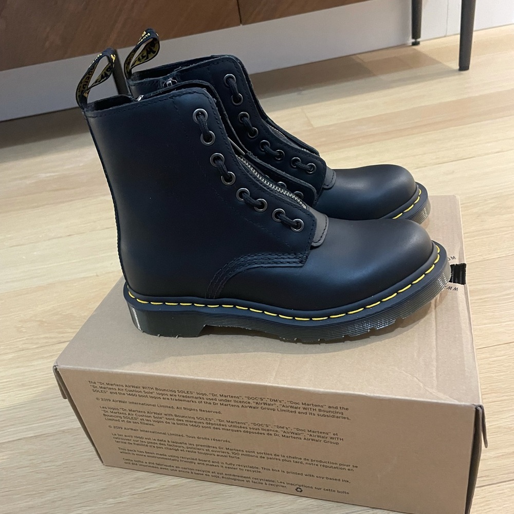 SOLD! ❌Doc Martens (Sinclair)